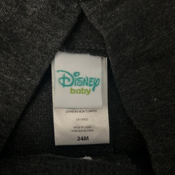 4/$15 Tigger short overalls 24m - Picture 3 of 4